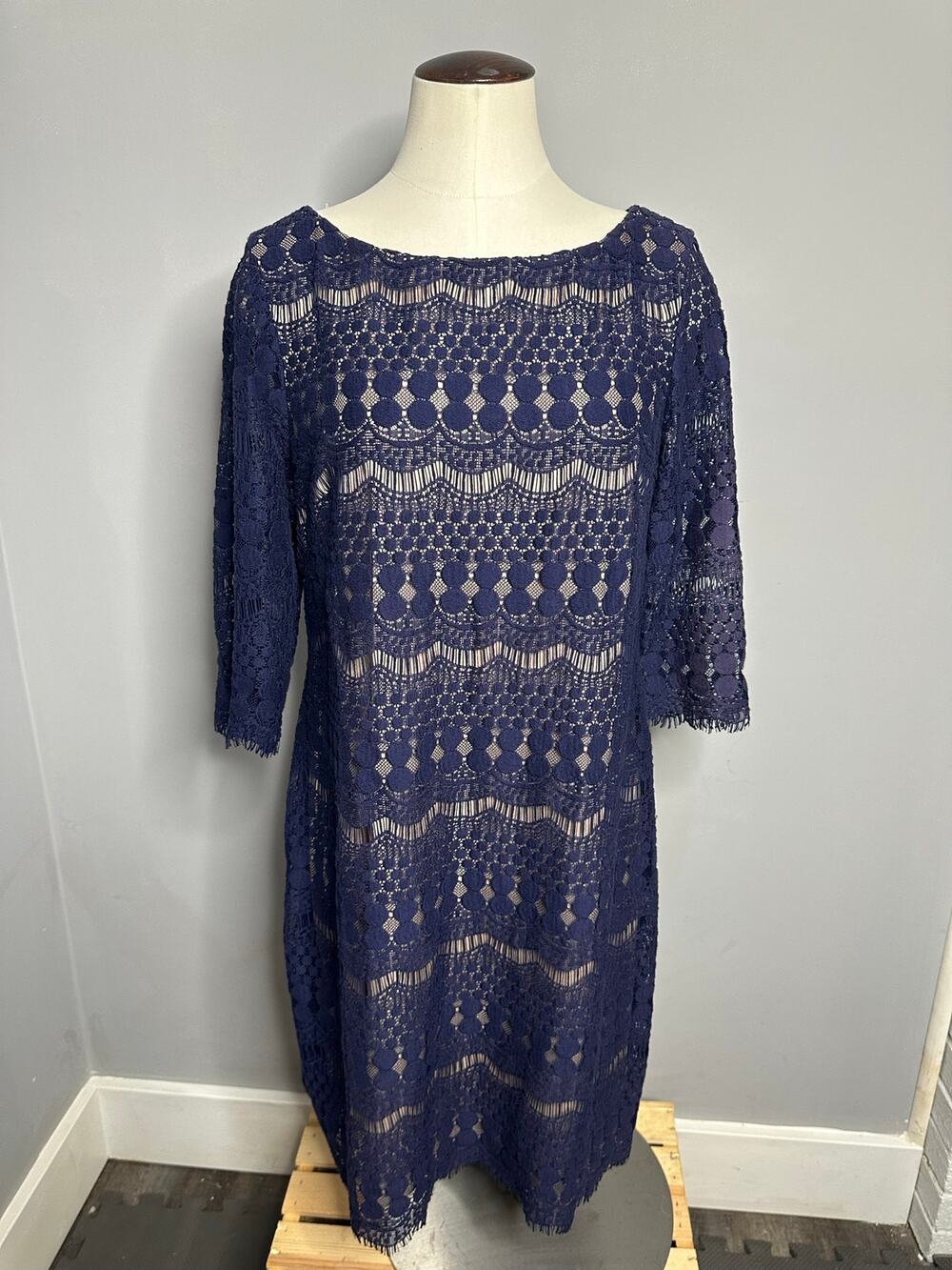 Established 1962 Elegant Lace Sheath Midi Dress Beige Lining Size 12 Petite